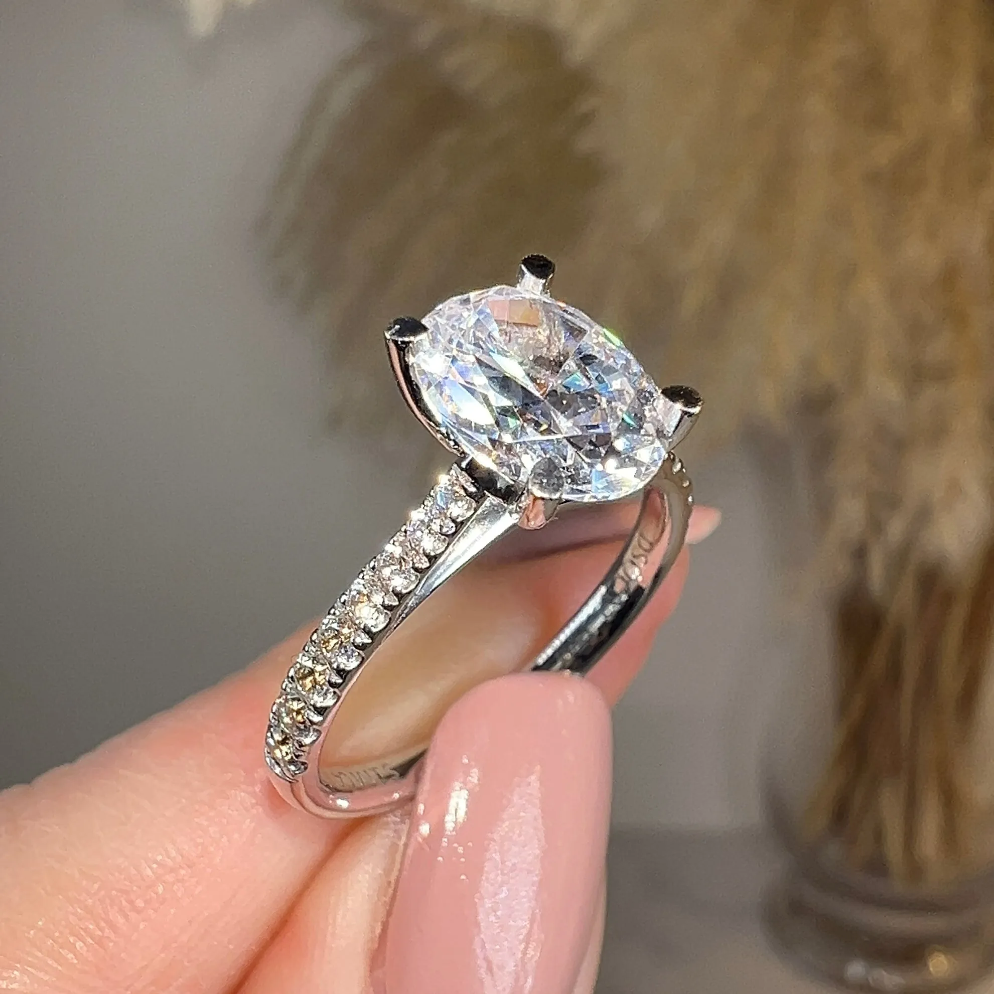 "Raya" Oval Diamond Scallop Set Diamond Band DSOC02