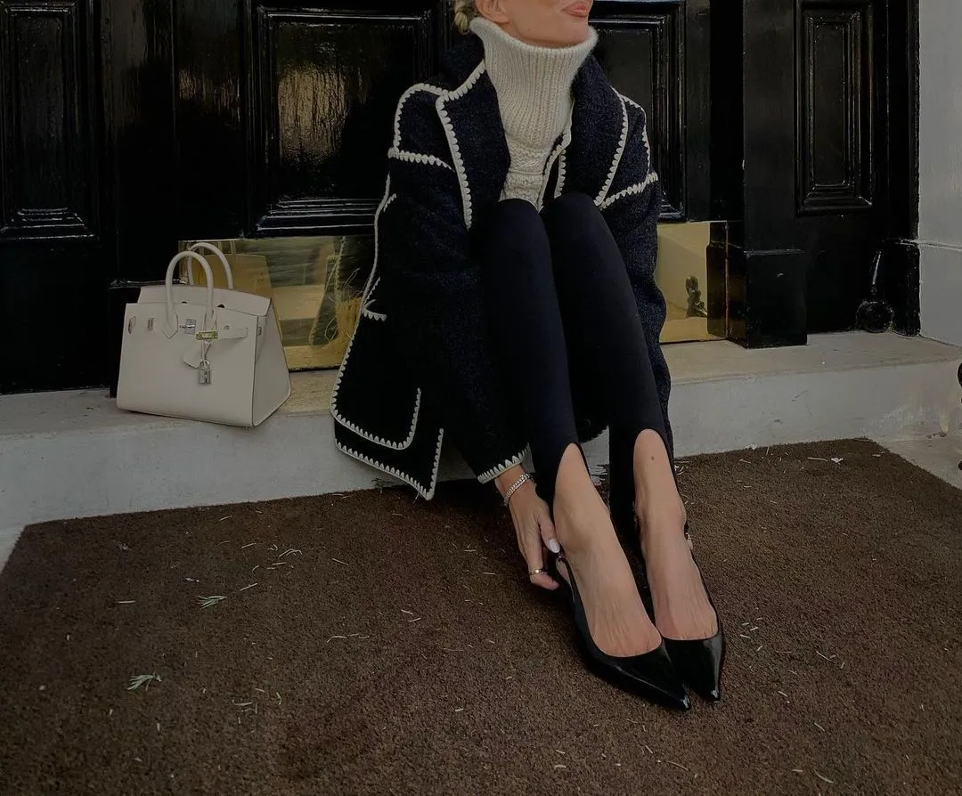 Stylish woolen coat with scarf and tassels