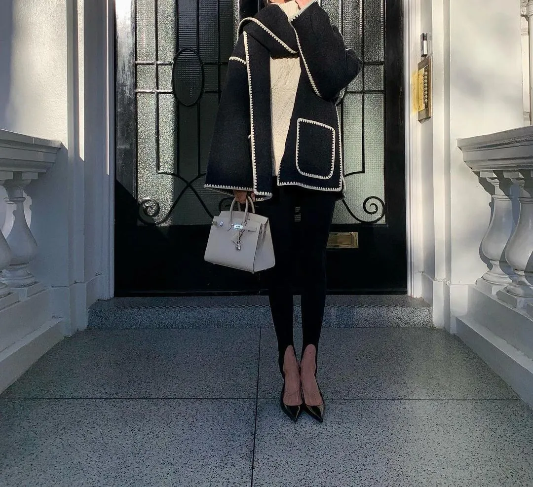 Stylish woolen coat with scarf and tassels