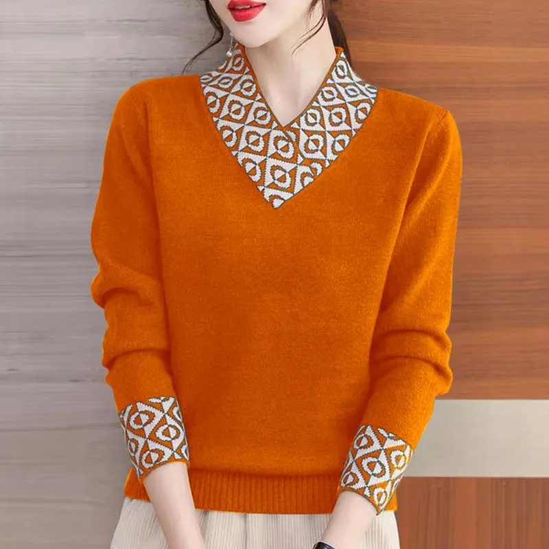 Women Panelled V-Neck Sweaters