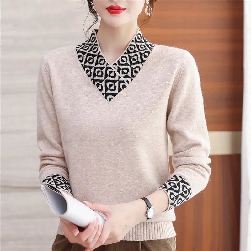 Women Panelled V-Neck Sweaters